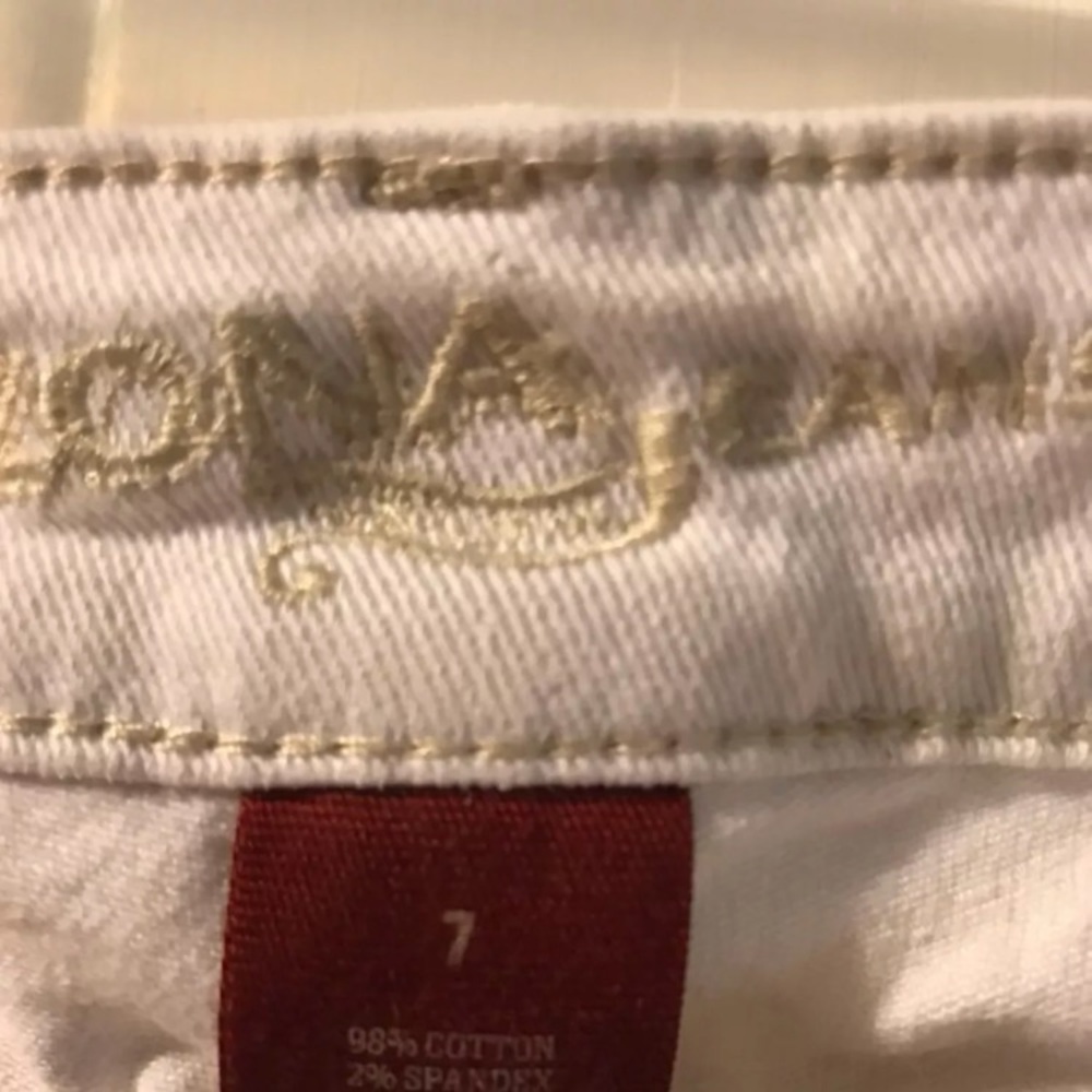 WHITE SHORTS - Picture 3 of 3